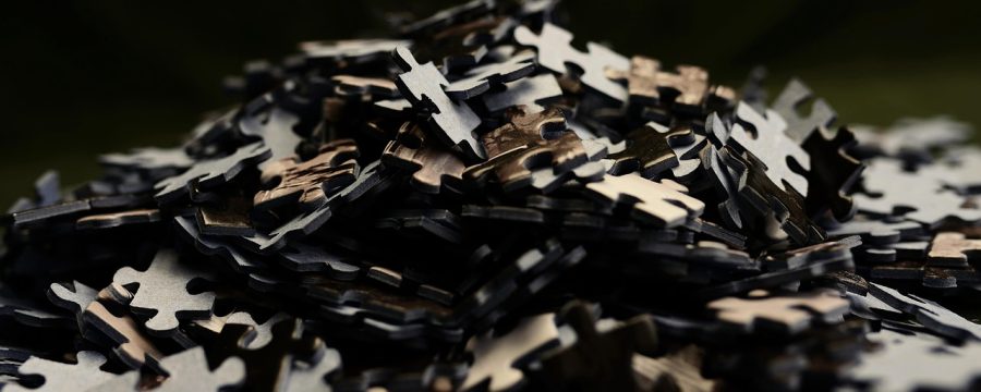 43999小游戏在线免费玩游戏分类页面截图，展示休闲益智动作棋牌跑酷等多个分类区块，每个分类下有代表性游戏缩略图